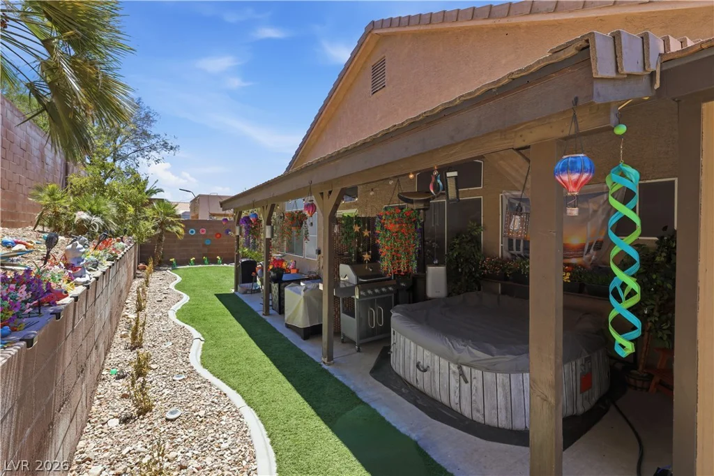 2730 Meadow Spring, Las Vegas, NV 89156