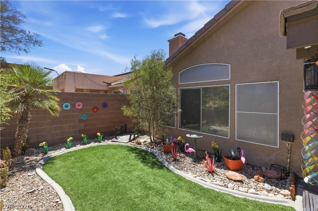 2730 Meadow Spring, Las Vegas, NV 89156