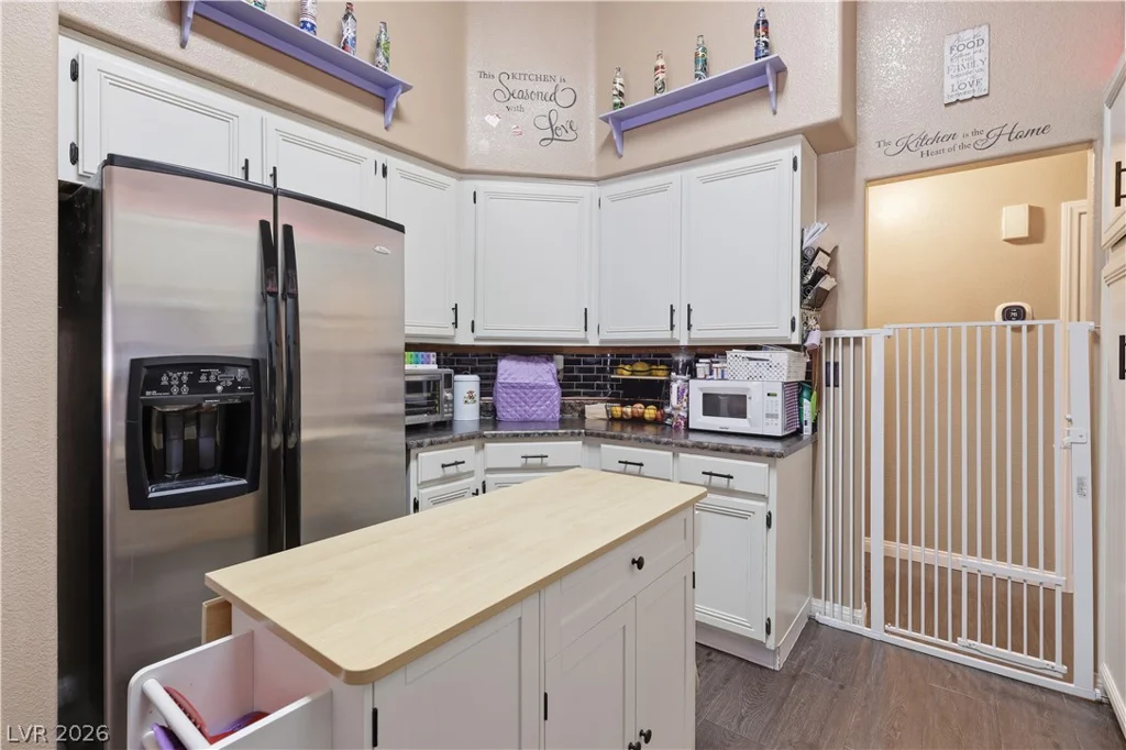 2730 Meadow Spring, Las Vegas, NV 89156