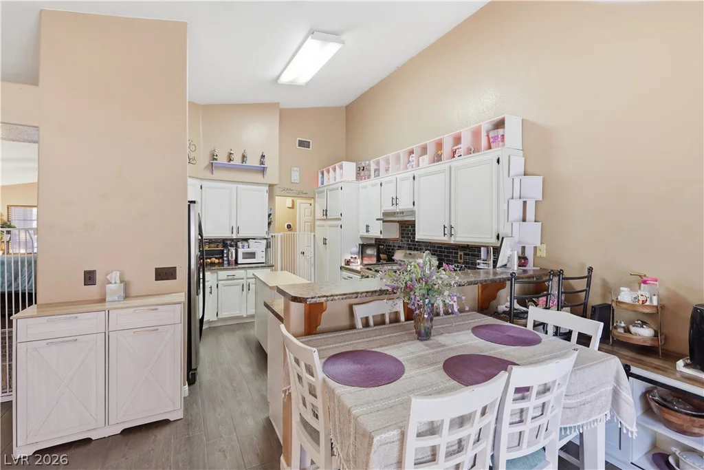 2730 Meadow Spring, Las Vegas, NV 89156