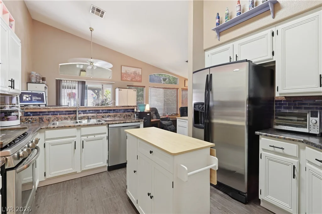 2730 Meadow Spring, Las Vegas, NV 89156