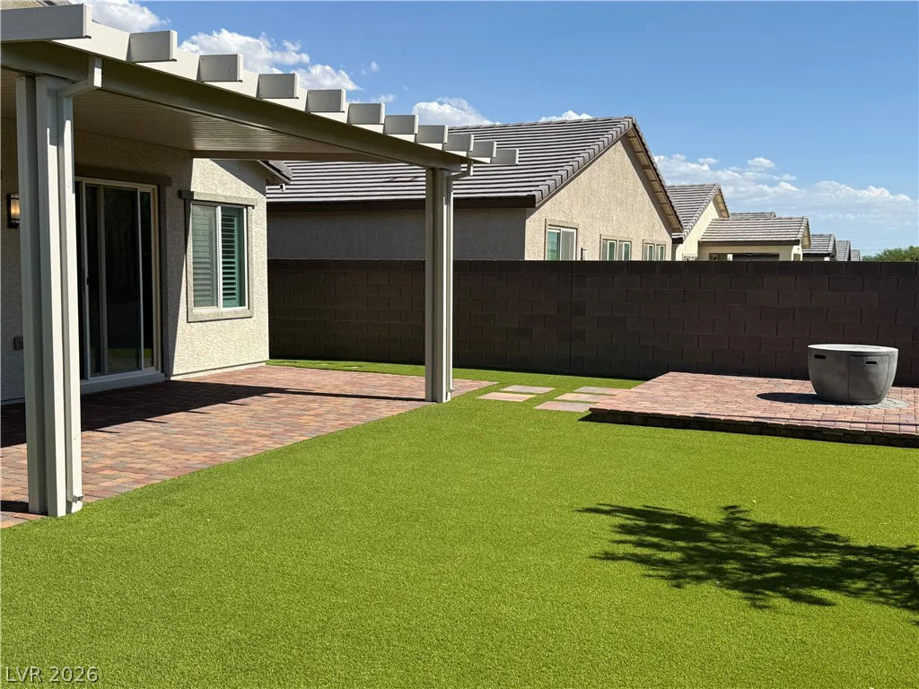 6727 Traveling Palmer, North Las Vegas, NV 89086