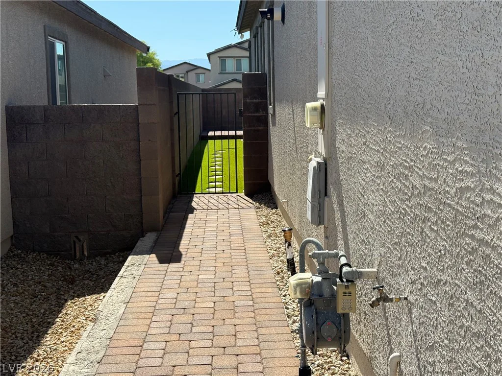 6727 Traveling Palmer, North Las Vegas, NV 89086