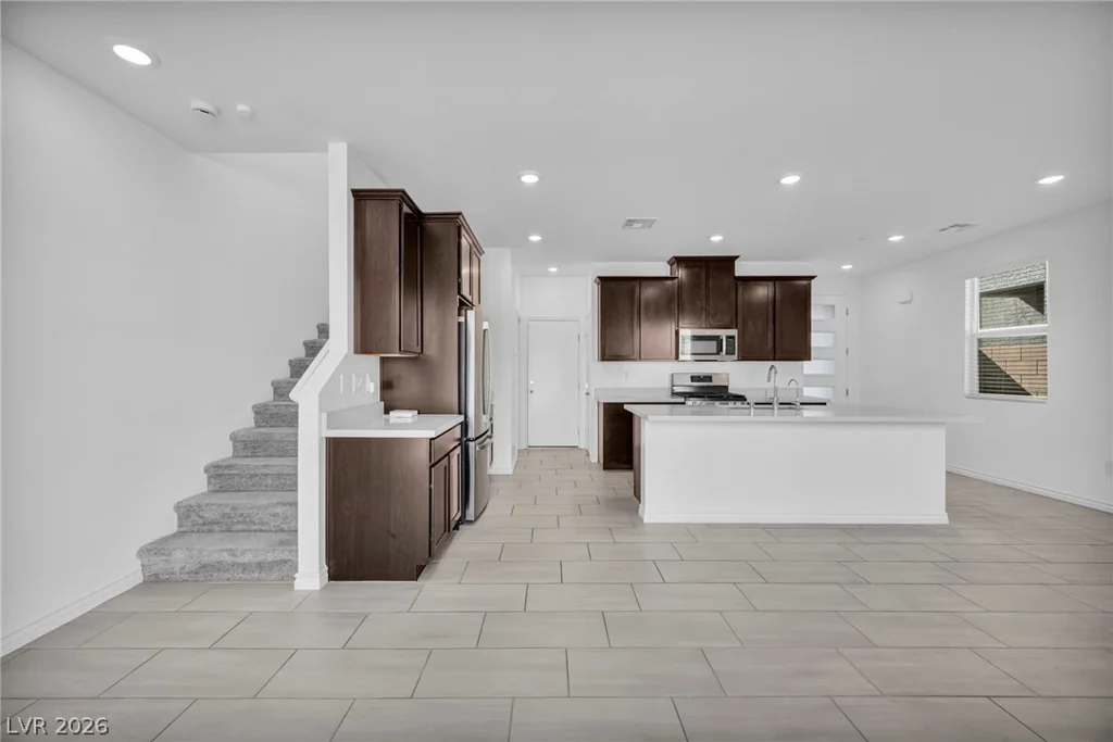 8843 Roadrunner Ravine, Las Vegas, NV 89166