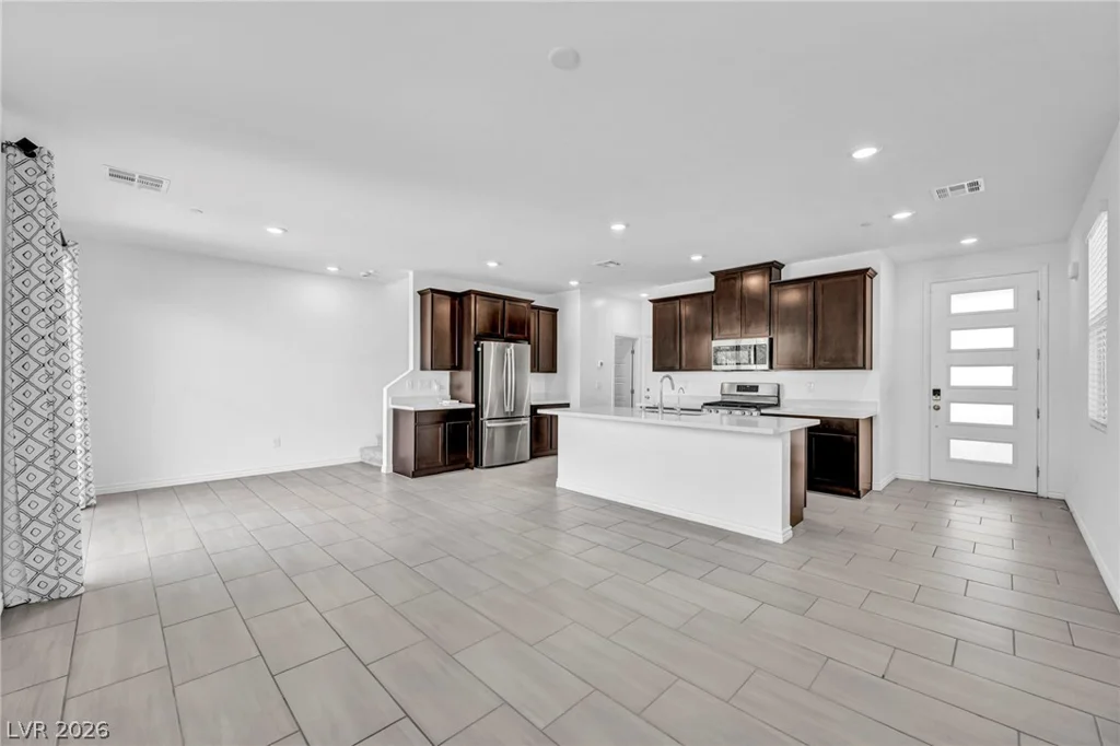 8843 Roadrunner Ravine, Las Vegas, NV 89166