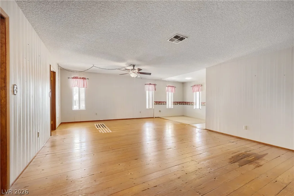 6832 Suncrest, Las Vegas, NV 89156