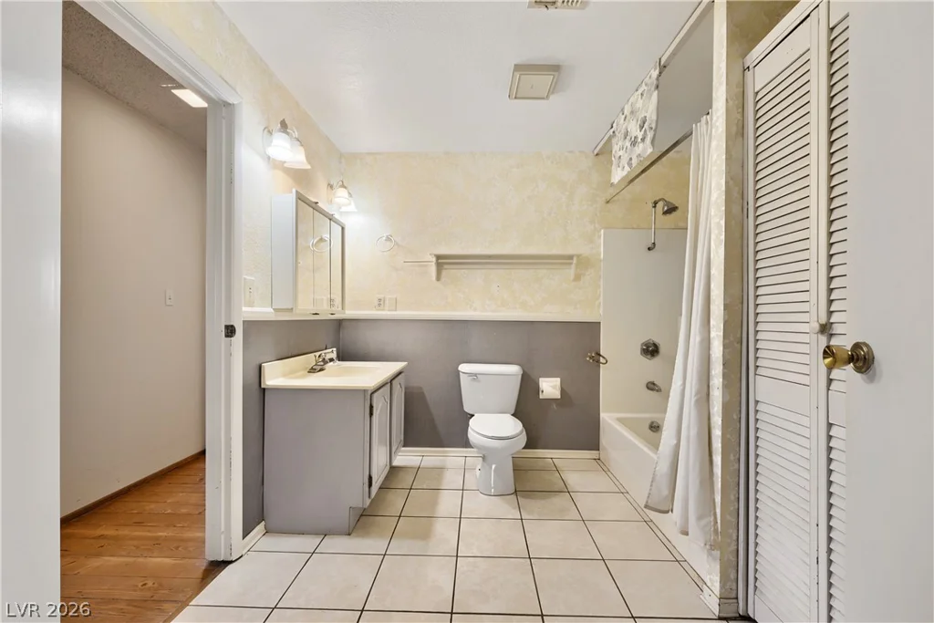 6832 Suncrest, Las Vegas, NV 89156