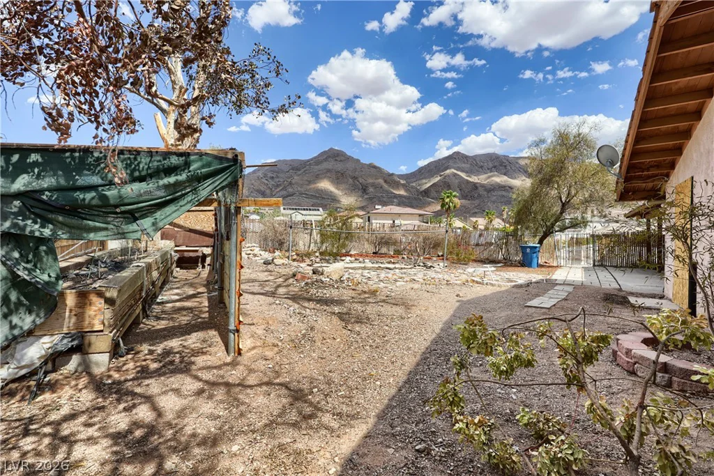 6832 Suncrest, Las Vegas, NV 89156