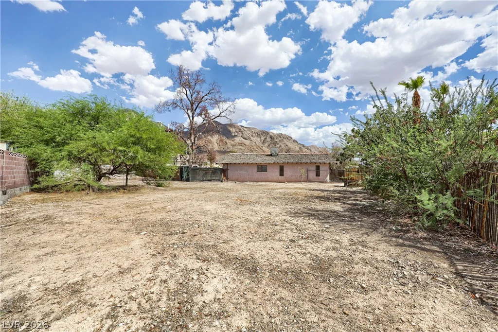 6832 Suncrest, Las Vegas, NV 89156