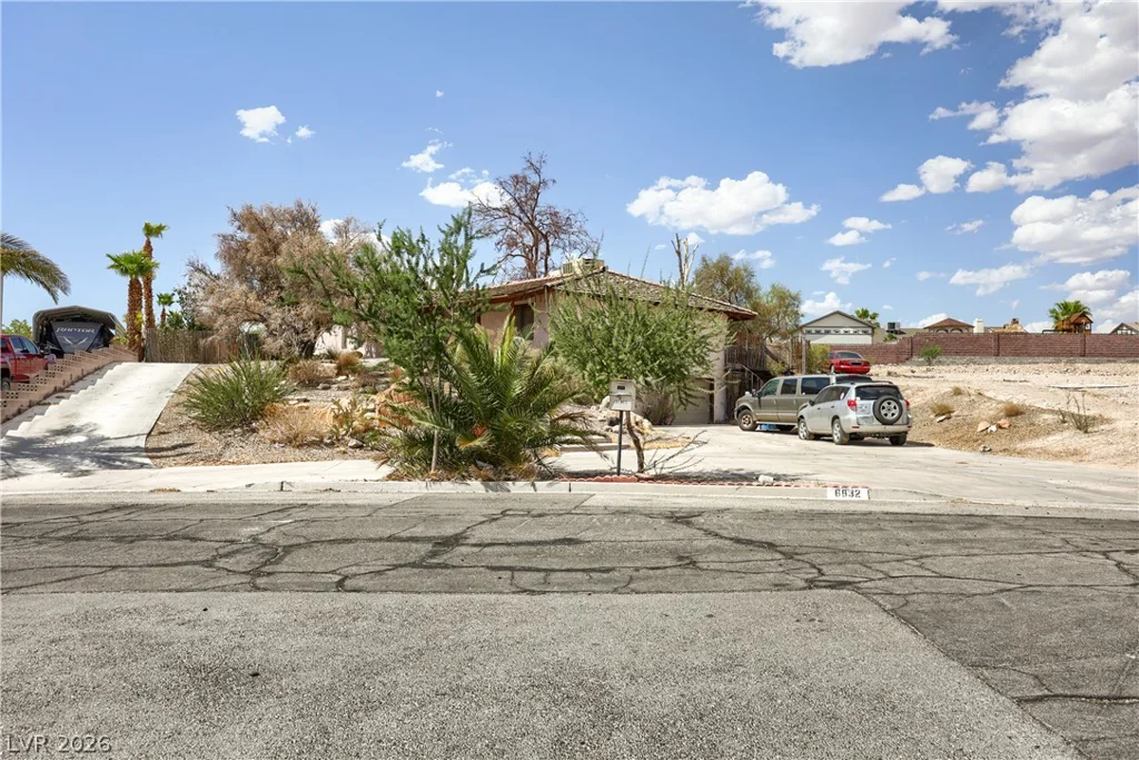 6832 Suncrest, Las Vegas, NV 89156