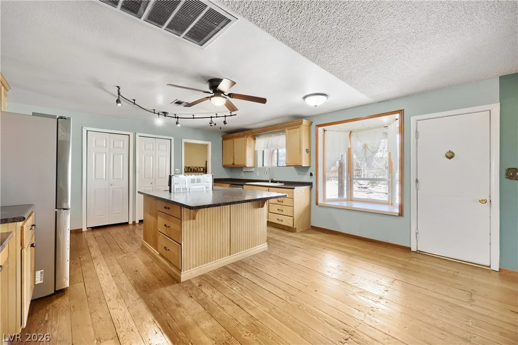 6832 Suncrest, Las Vegas, NV 89156