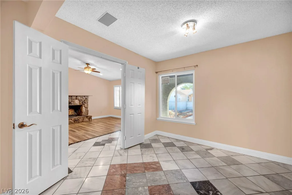 6237 Carmen, Las Vegas, NV 89108