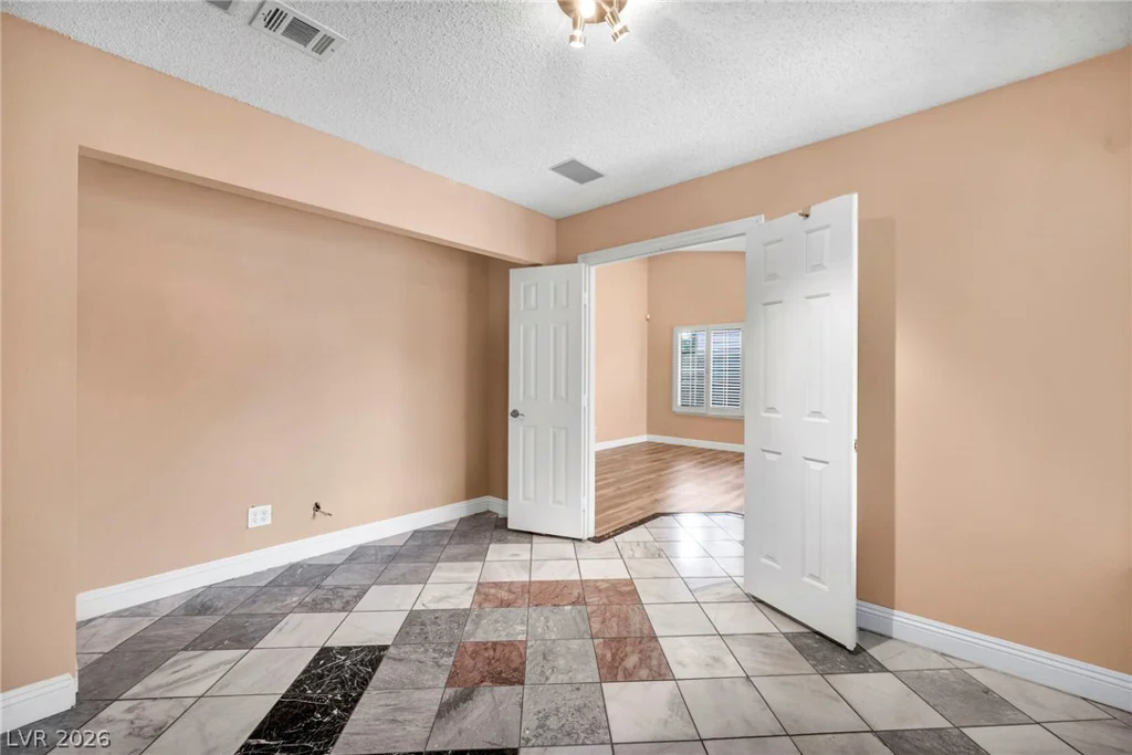 6237 Carmen, Las Vegas, NV 89108