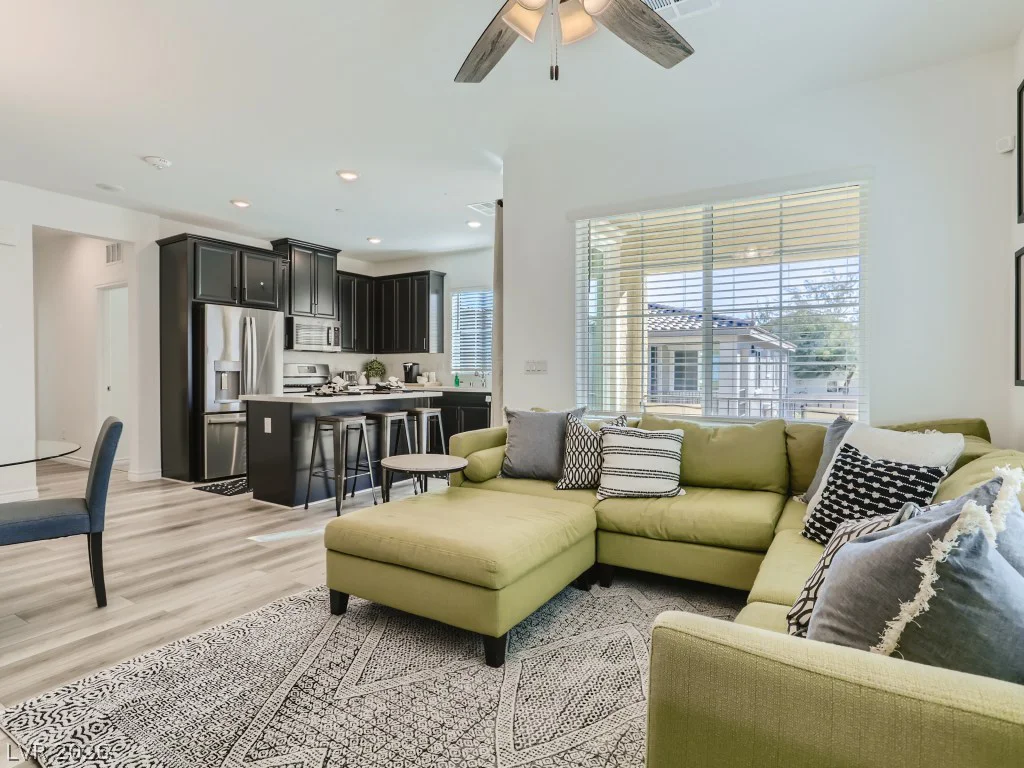25 Barbara, Las Vegas, NV 89183