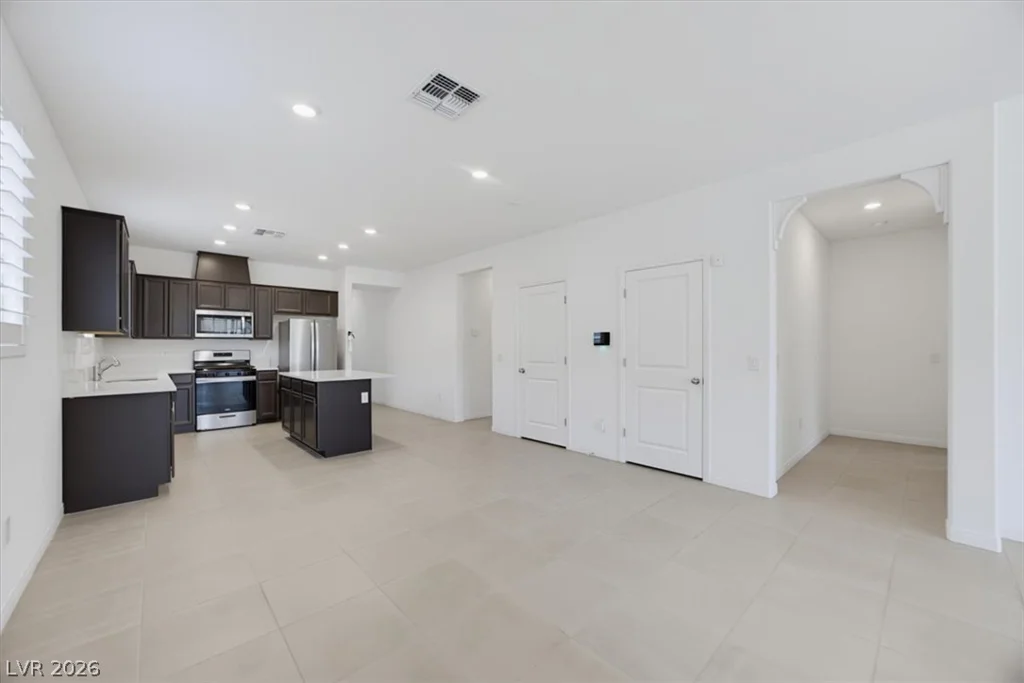6819 Feather Hill, North Las Vegas, NV 89086