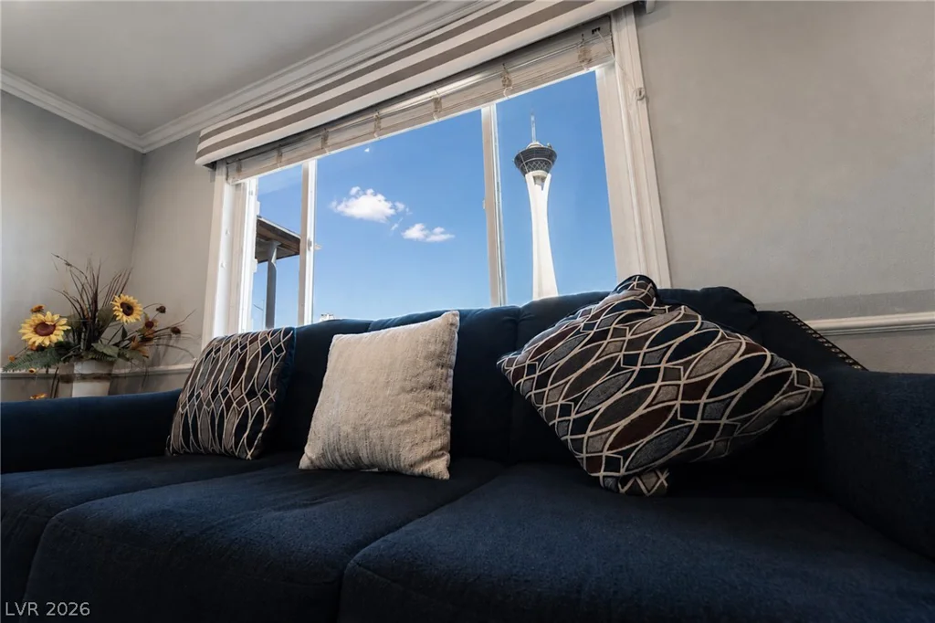 2101 Santa Paula, Las Vegas, NV 89104