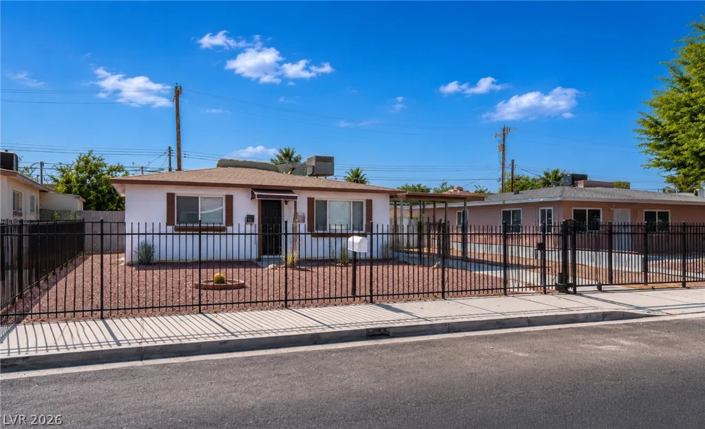 2101 Santa Paula, Las Vegas, NV 89104