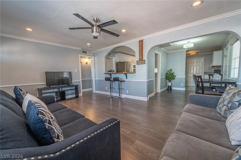 2101 Santa Paula, Las Vegas, NV 89104