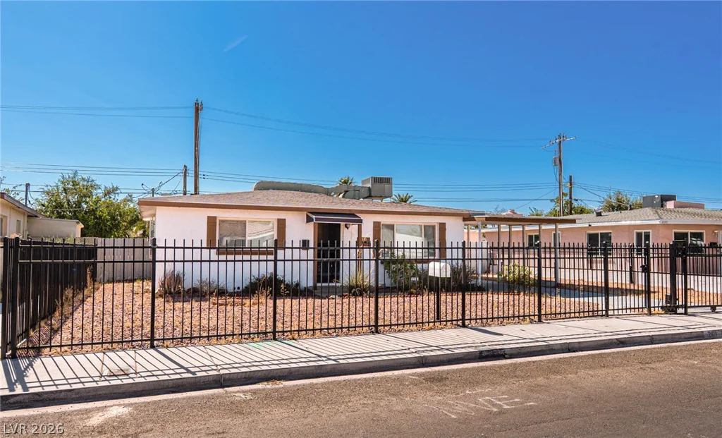 2101 Santa Paula, Las Vegas, NV 89104