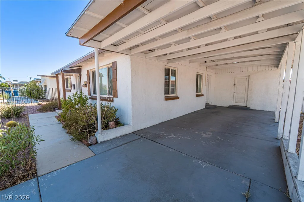 2101 Santa Paula, Las Vegas, NV 89104