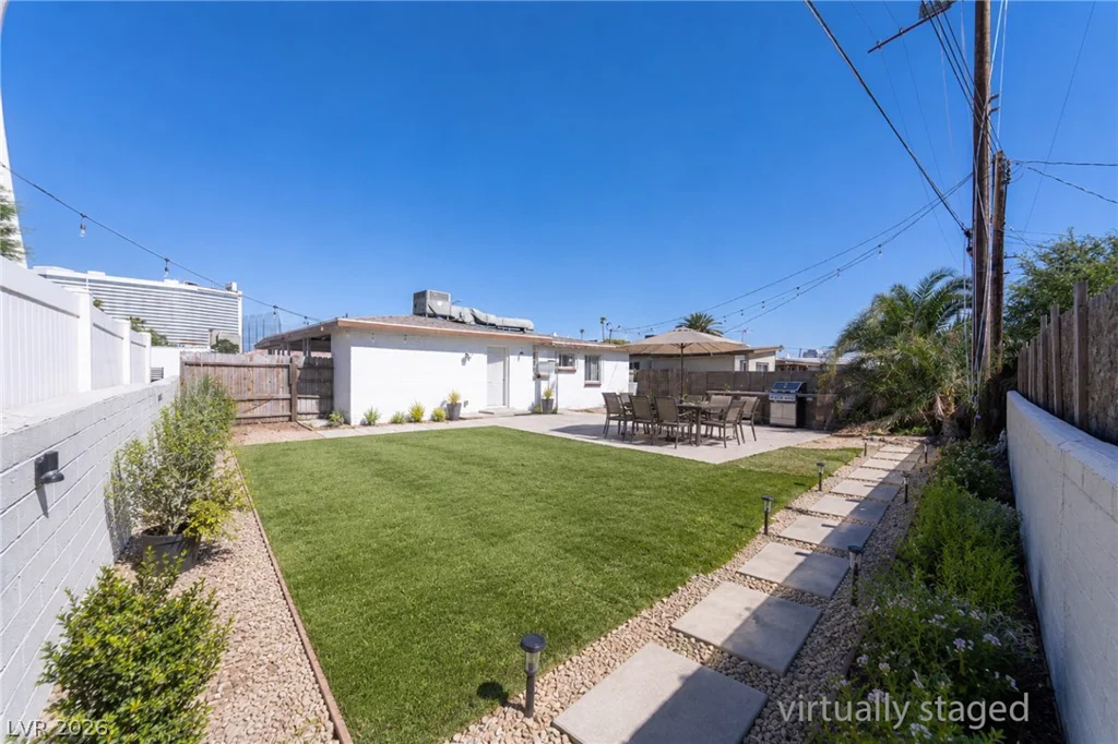 2101 Santa Paula, Las Vegas, NV 89104