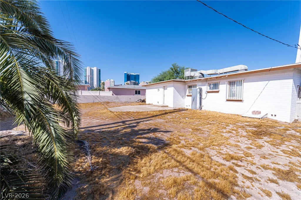 2101 Santa Paula, Las Vegas, NV 89104