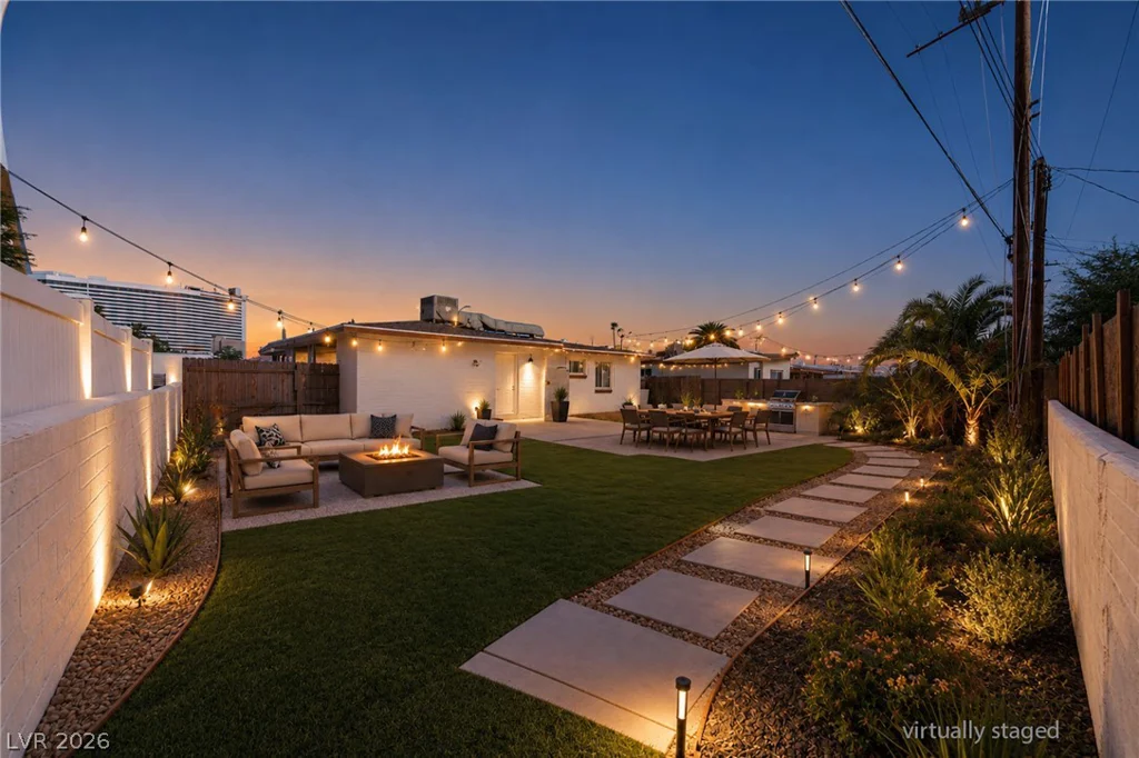 2101 Santa Paula, Las Vegas, NV 89104