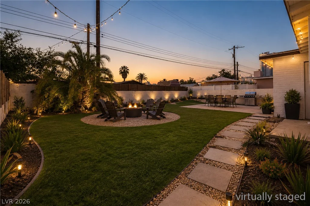 2101 Santa Paula, Las Vegas, NV 89104