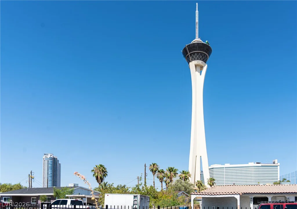 2101 Santa Paula, Las Vegas, NV 89104