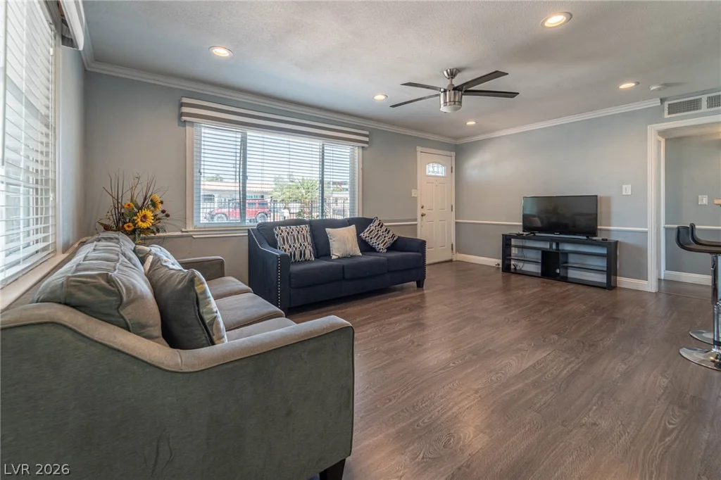 2101 Santa Paula, Las Vegas, NV 89104