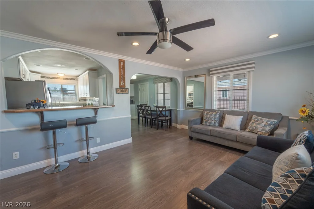 2101 Santa Paula, Las Vegas, NV 89104