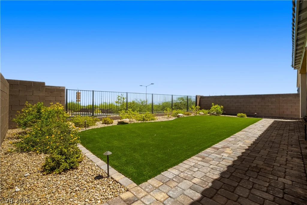 382 Nine Mile Creek, Las Vegas, NV 89138