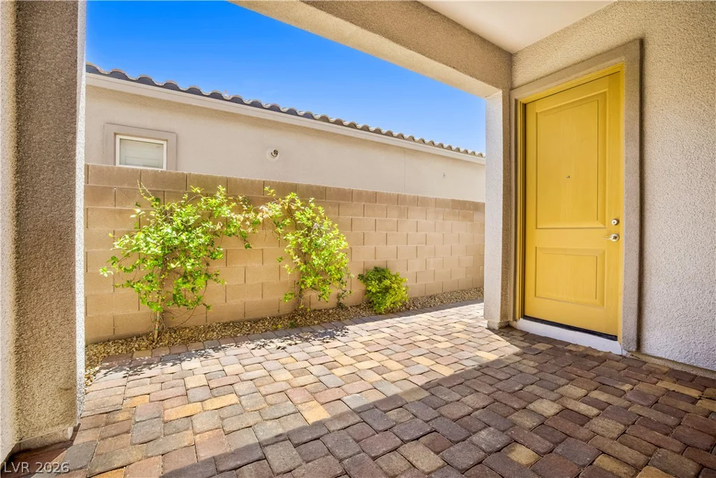 382 Nine Mile Creek, Las Vegas, NV 89138
