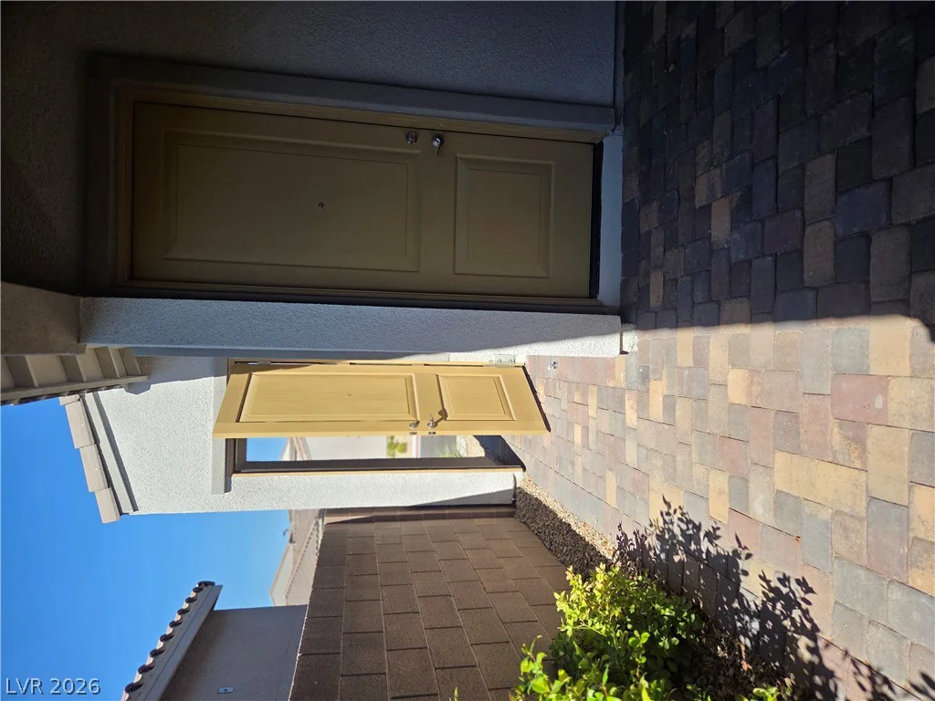 382 Nine Mile Creek, Las Vegas, NV 89138