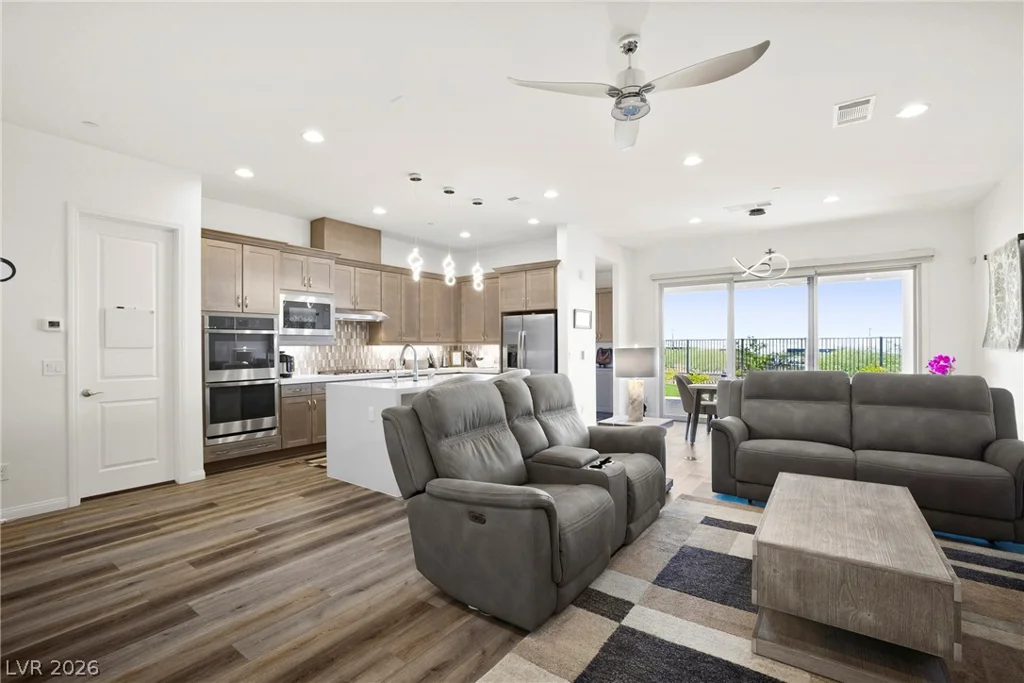 382 Nine Mile Creek, Las Vegas, NV 89138