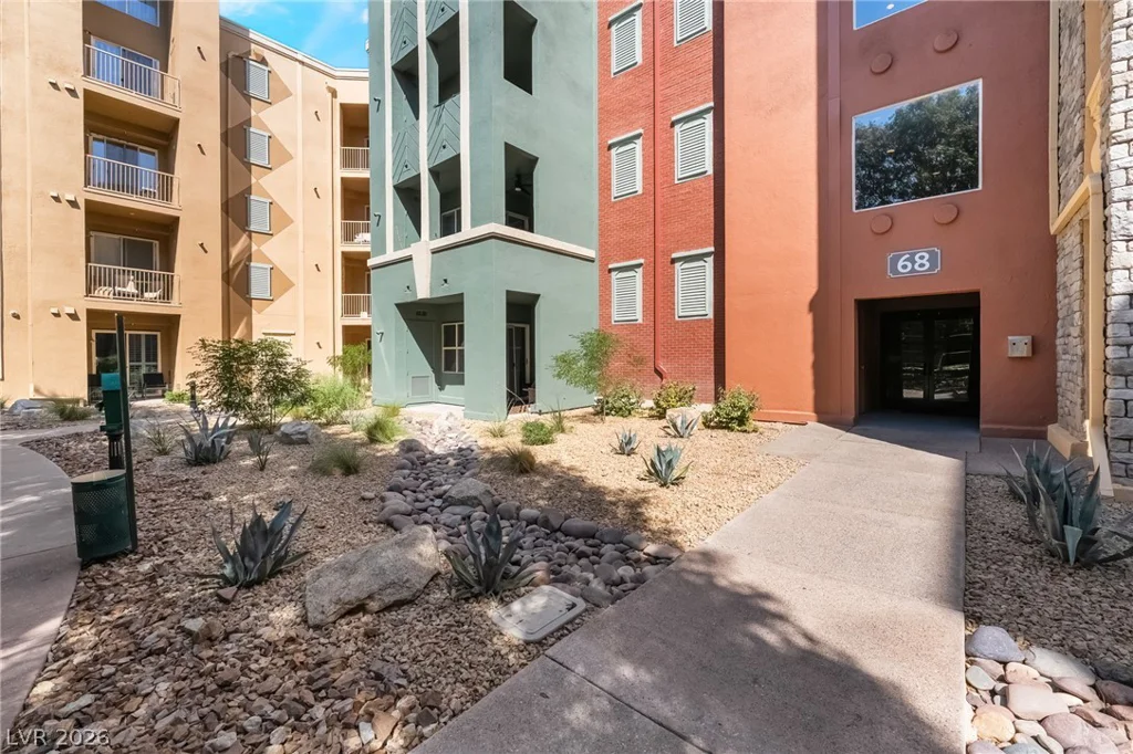 68 Serene, Las Vegas, NV 89123