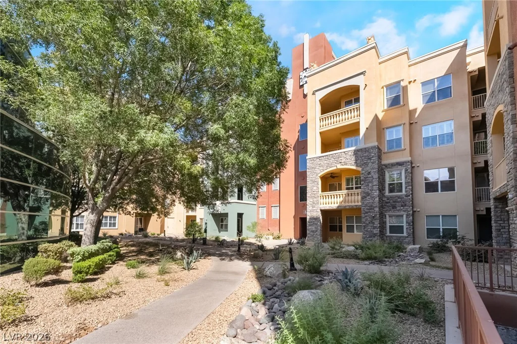 68 Serene, Las Vegas, NV 89123