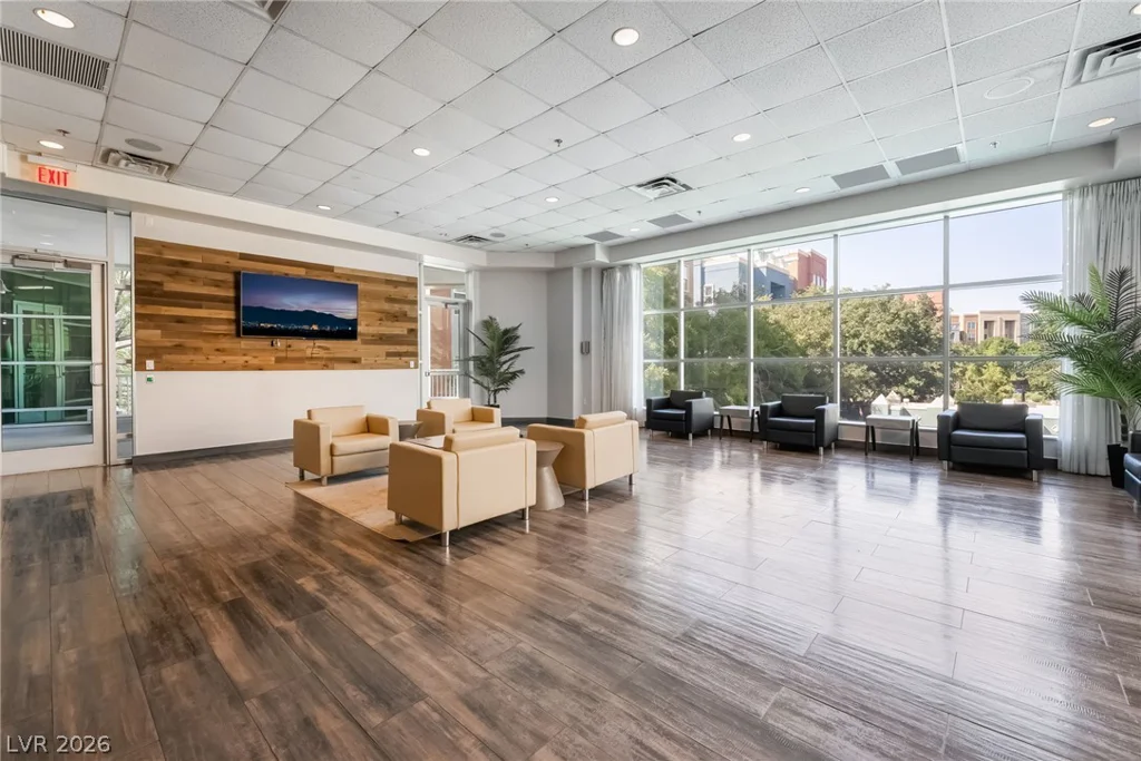 68 Serene, Las Vegas, NV 89123