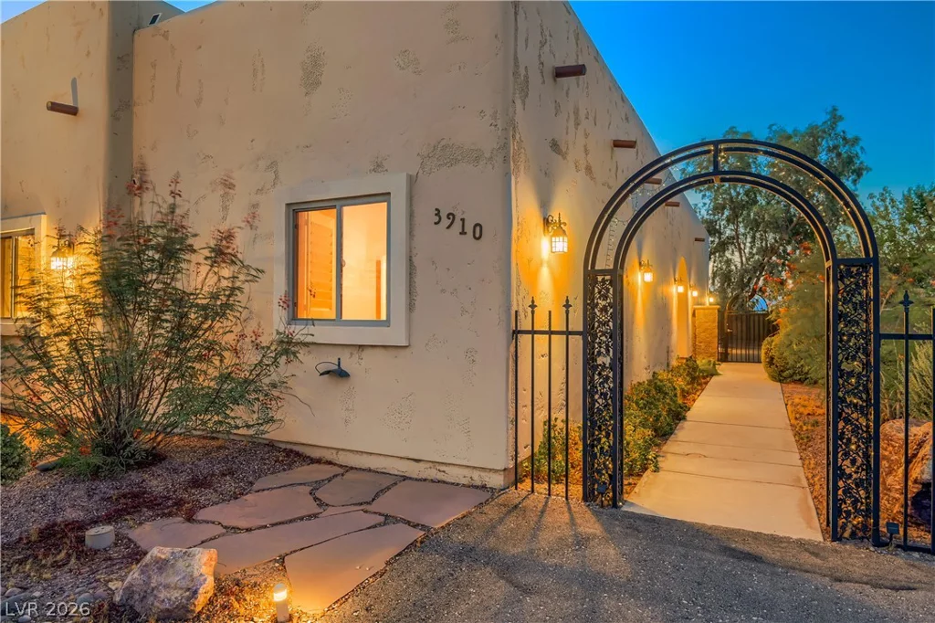3910 Pebble, Las Vegas, NV 89139