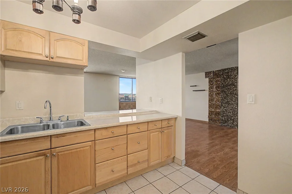 3930 University Center, Las Vegas, NV 89119