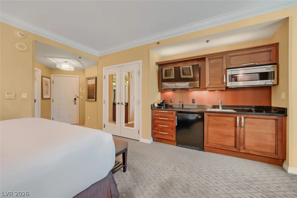 145 Harmon, Las Vegas, NV 89109