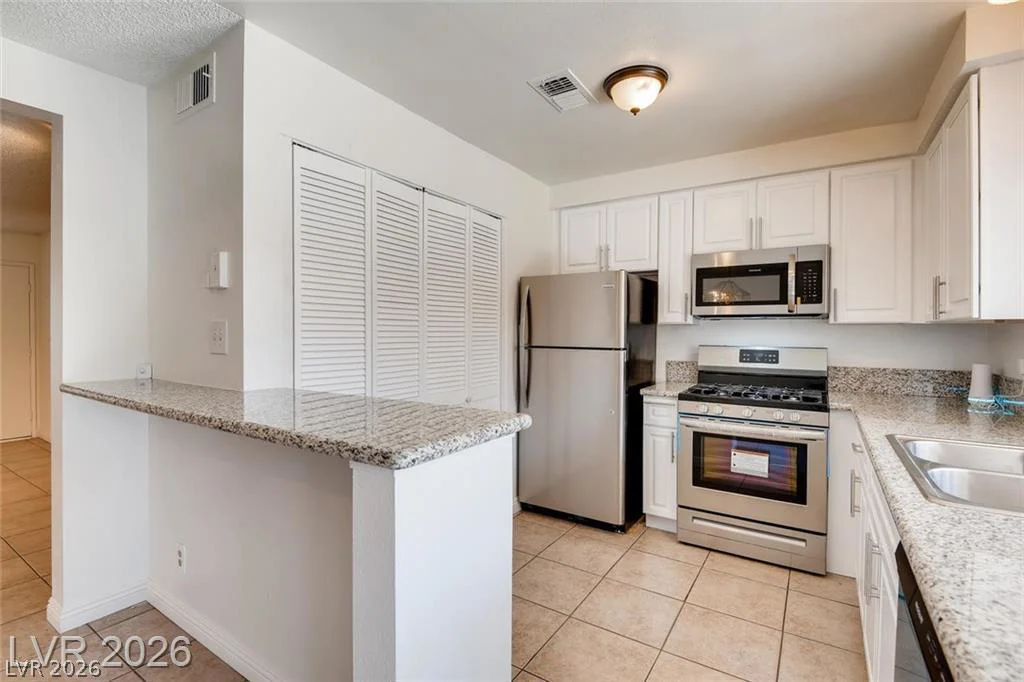 6156 Meadow Vista, Las Vegas, NV 89103