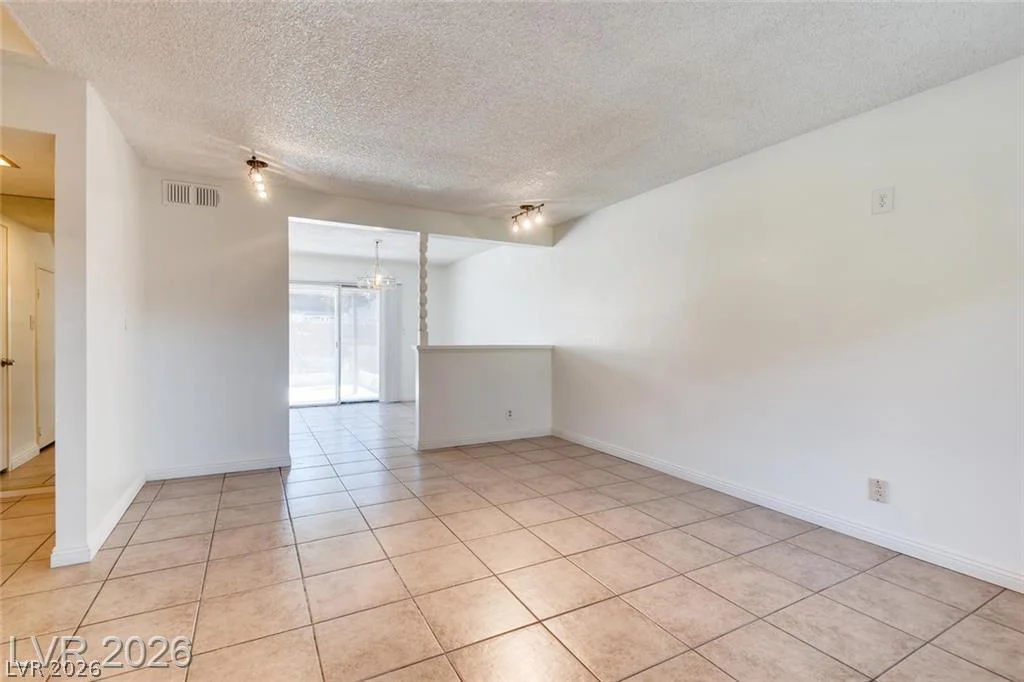 6156 Meadow Vista, Las Vegas, NV 89103