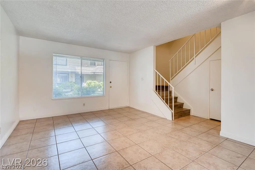 6156 Meadow Vista, Las Vegas, NV 89103