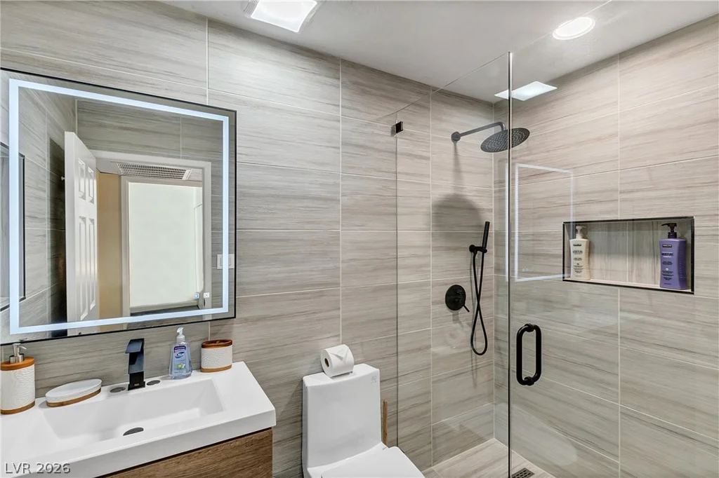 5042 Rainbow, Las Vegas, NV 89118