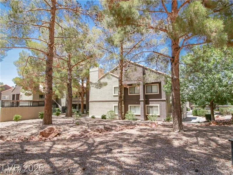 5042 Rainbow, Las Vegas, NV 89118