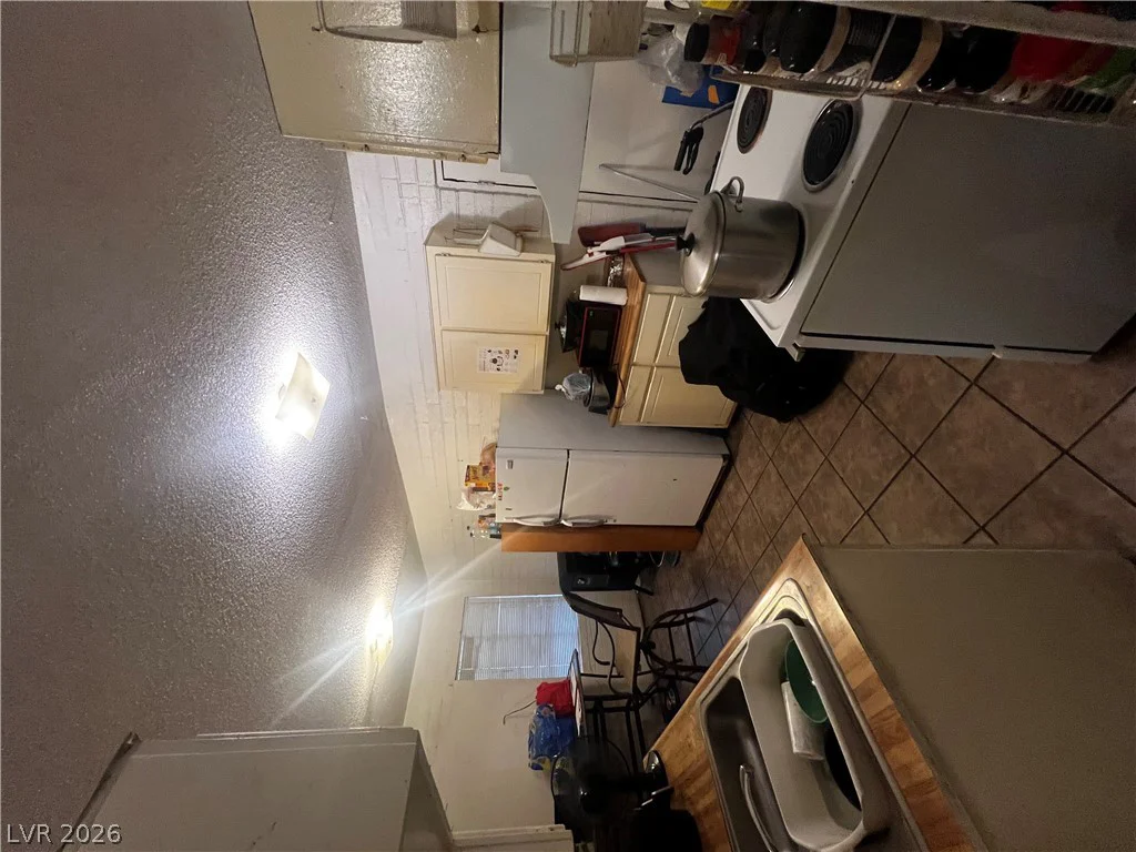 1206 I, Las Vegas, NV 89106