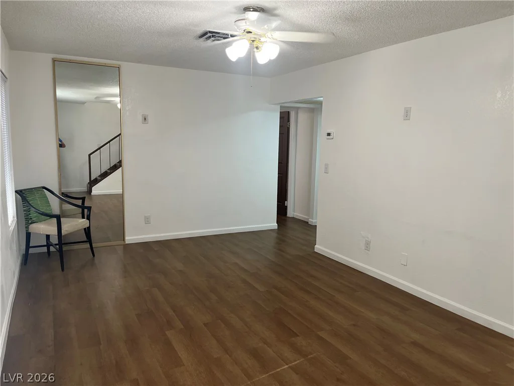 3974 Palos Verdes, Las Vegas, NV 89119
