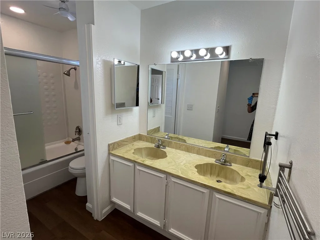 3974 Palos Verdes, Las Vegas, NV 89119