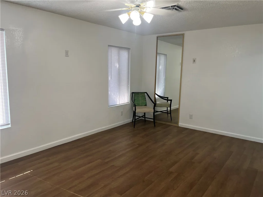 3974 Palos Verdes, Las Vegas, NV 89119